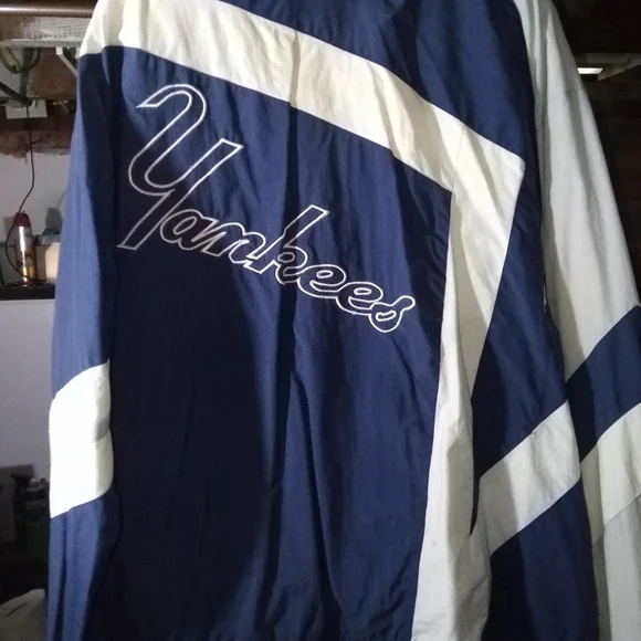 Vintage Men's Yankees Windbreaker - Picture 6 of 12